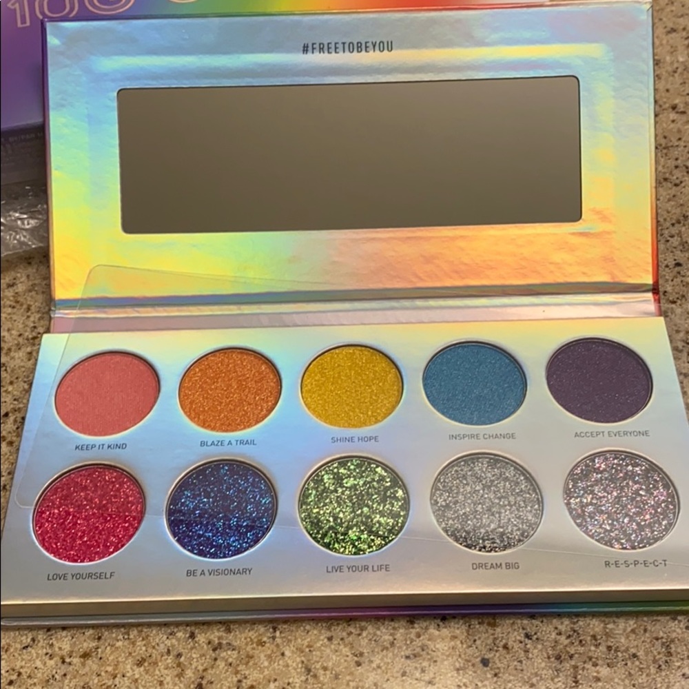 Morphe artistry pallet- 10G Glsen Up